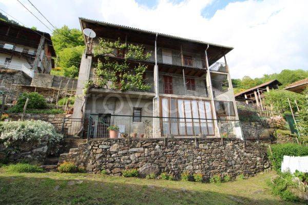 casa indipendente in vendita a Varallo in zona Camasco