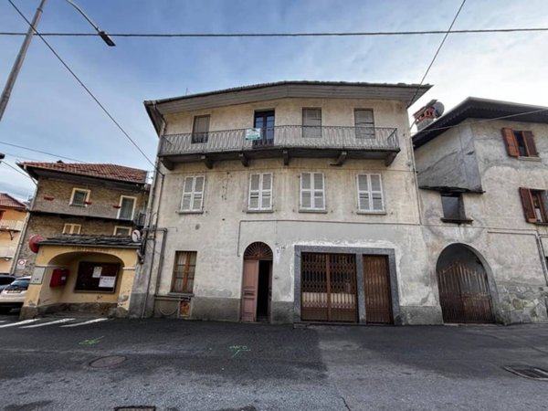 casa indipendente in vendita a Varallo in zona Crevola