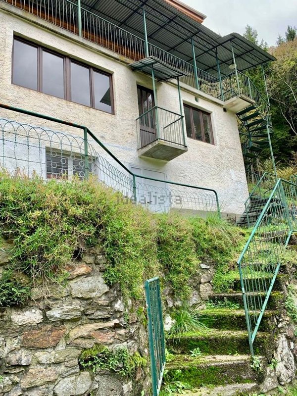 casa indipendente in vendita a Varallo in zona Cervarolo