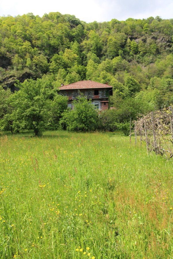 casa indipendente in vendita a Varallo in zona Scopelle