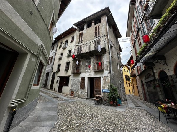 casa indipendente in vendita a Varallo