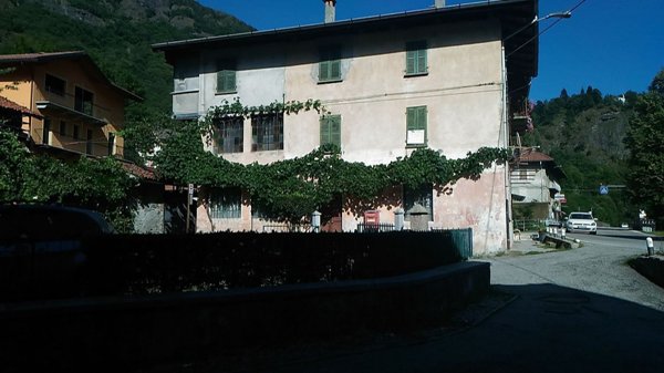 casa indipendente in vendita a Varallo
