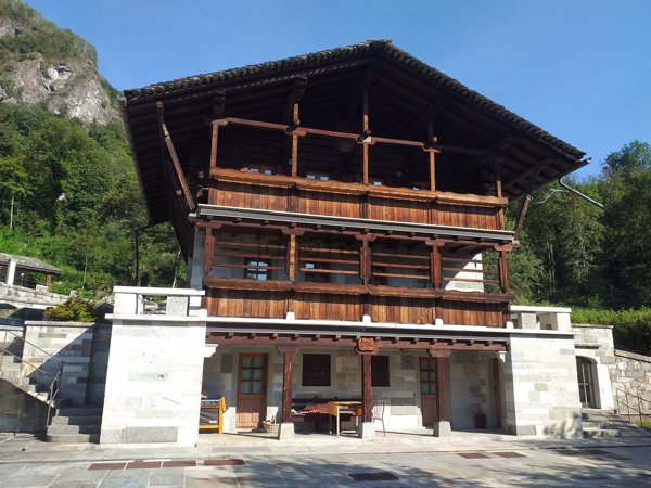 casa indipendente in vendita a Varallo