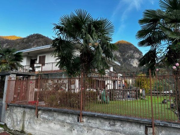 casa indipendente in vendita a Varallo