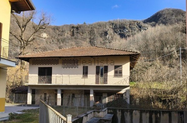 casa indipendente in vendita a Varallo
