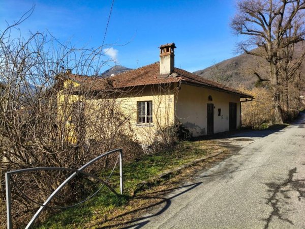 casa indipendente in vendita a Varallo