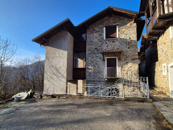 casa indipendente in vendita a Varallo