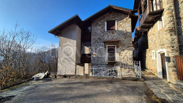 casa indipendente in vendita a Varallo