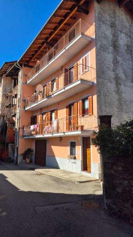 casa indipendente in vendita a Varallo