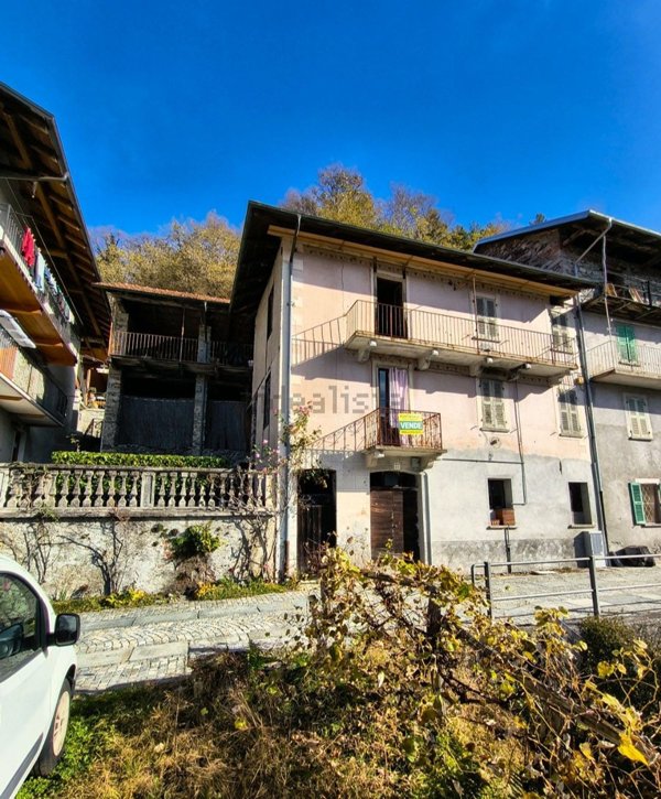 casa indipendente in vendita a Varallo