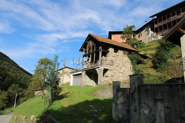 casa indipendente in vendita a Varallo