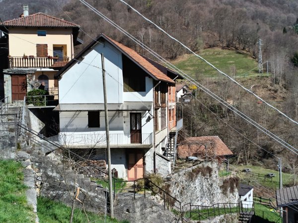 casa indipendente in vendita a Varallo