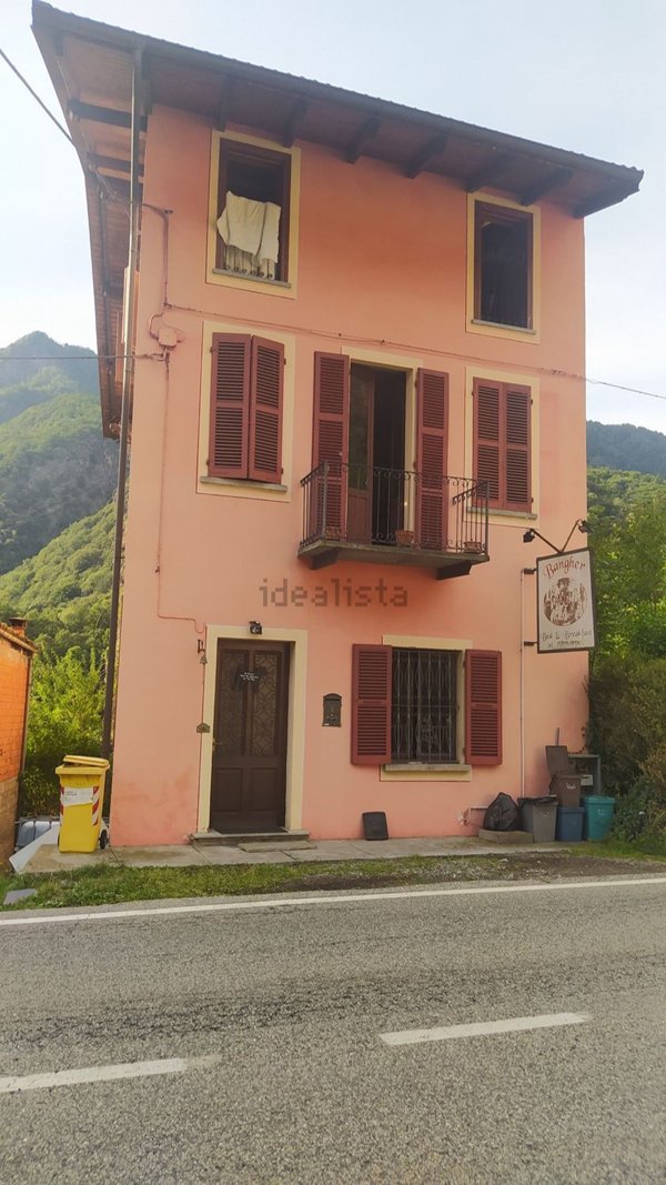 casa indipendente in vendita a Varallo