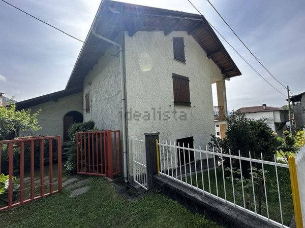 casa indipendente in vendita a Varallo