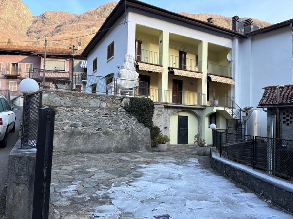 casa indipendente in vendita a Varallo in zona Valmaggia