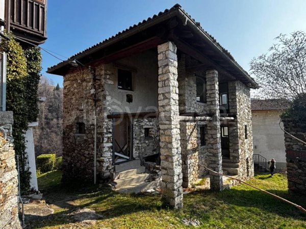 casa indipendente in vendita a Varallo