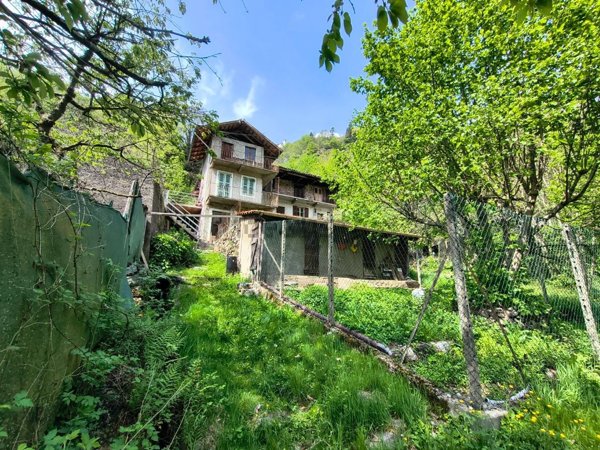 casa indipendente in vendita a Varallo