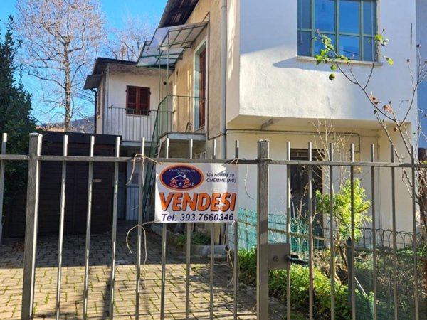 casa indipendente in vendita a Varallo in zona Roccapietra