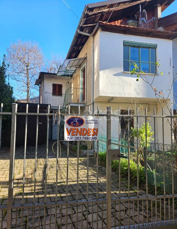casa indipendente in vendita a Varallo in zona Roccapietra