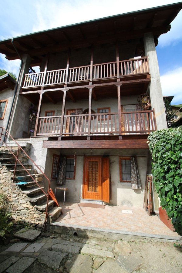 appartamento in vendita a Varallo in zona Morondo