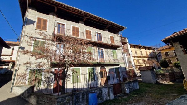 casa indipendente in vendita a Varallo in zona Parone