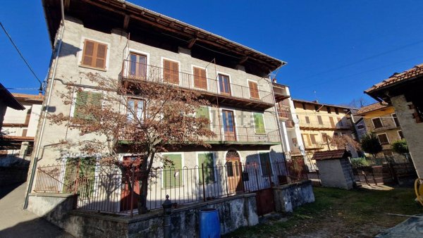 casa semindipendente in vendita a Varallo in zona Parone