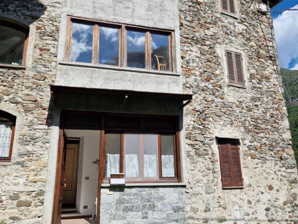 casa indipendente in vendita a Varallo in zona Morca