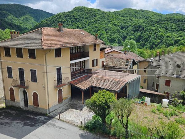 casa indipendente in vendita a Varallo in zona Cervarolo