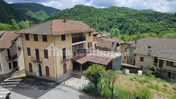 casa indipendente in vendita a Varallo in zona Cervarolo