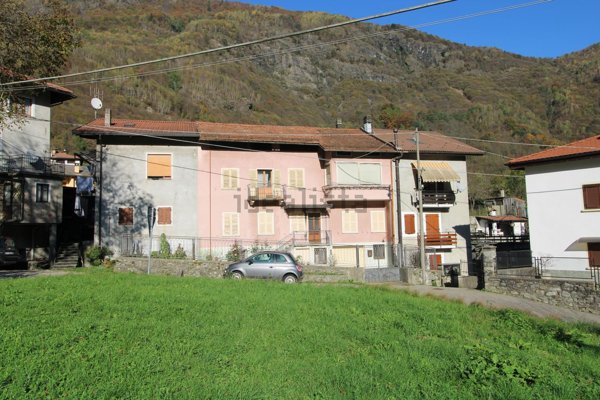 casa indipendente in vendita a Varallo