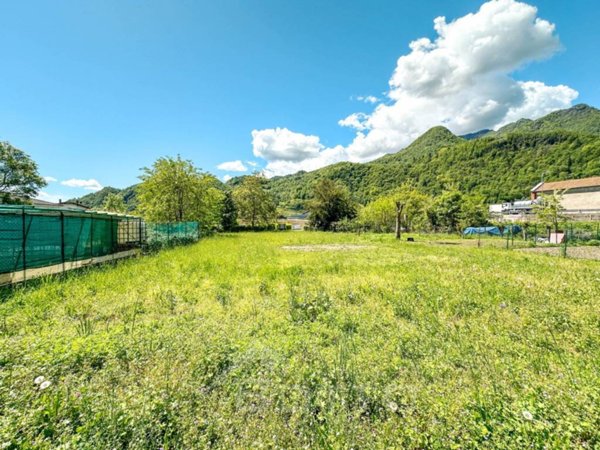 casa indipendente in vendita a Varallo in zona Crevola