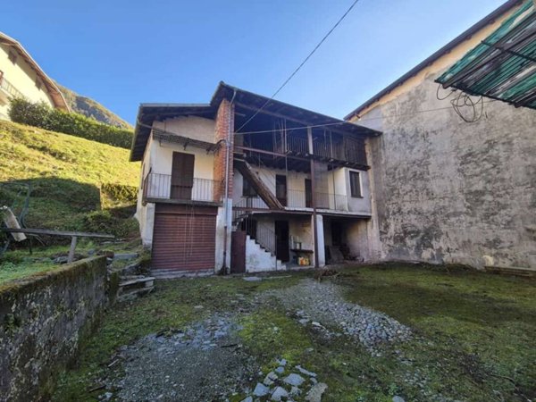 casa indipendente in vendita a Varallo in zona Valmaggia