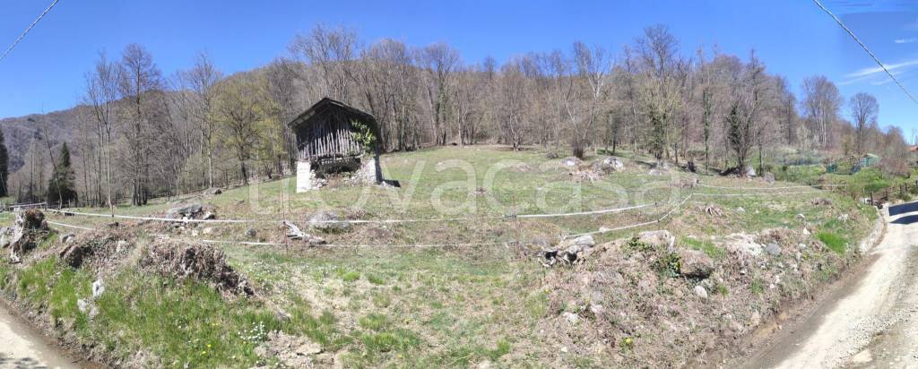 casa indipendente in vendita a Varallo in zona Parone