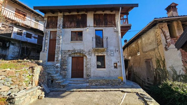 casa indipendente in vendita a Varallo in zona Dovesio