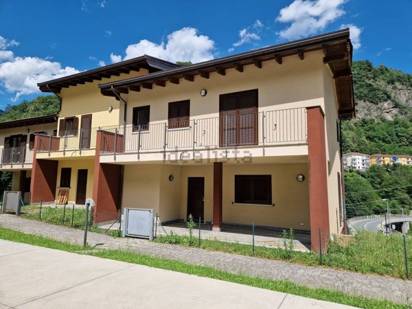 casa indipendente in vendita a Varallo in zona Dovesio