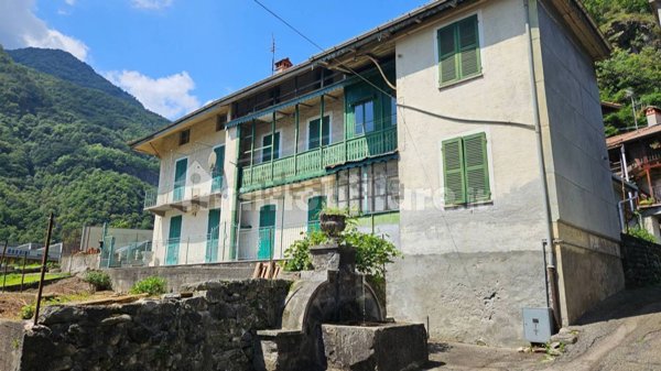 casa indipendente in vendita a Varallo in zona Scopelle