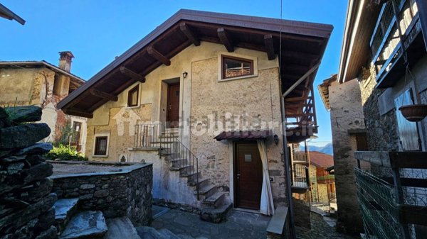 quadrivano in vendita a Varallo in zona Dovesio