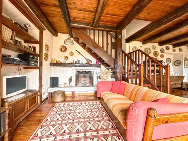 casa indipendente in vendita a Varallo in zona Crevola