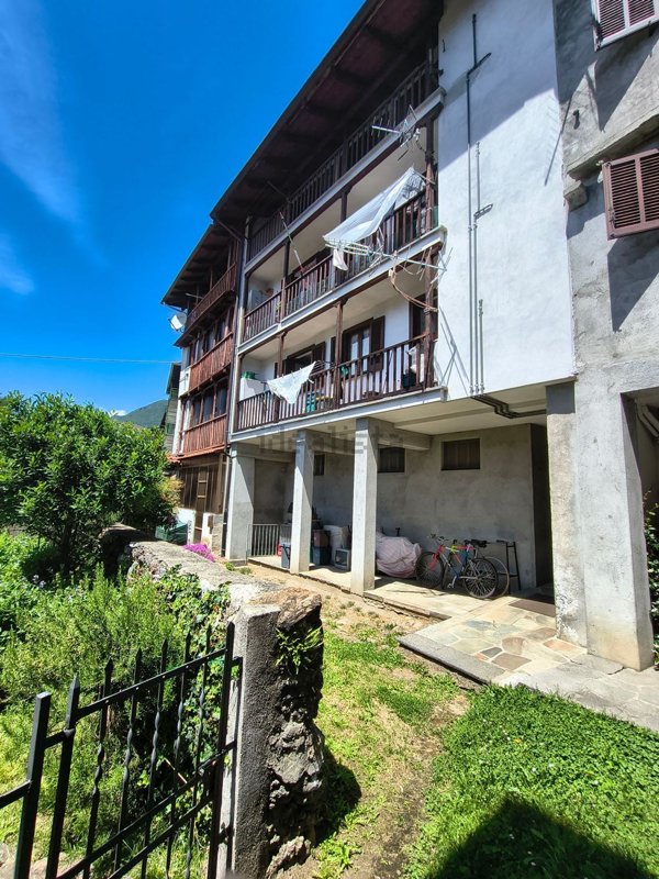 appartamento in vendita a Varallo in zona Crevola