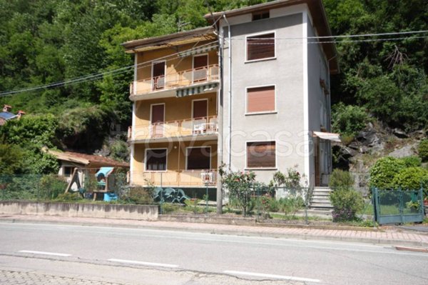 casa indipendente in vendita a Varallo in zona Crevola