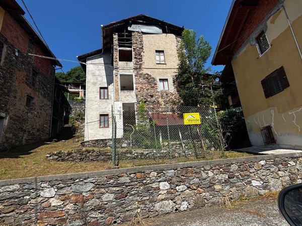 casa indipendente in vendita a Varallo in zona Cervarolo