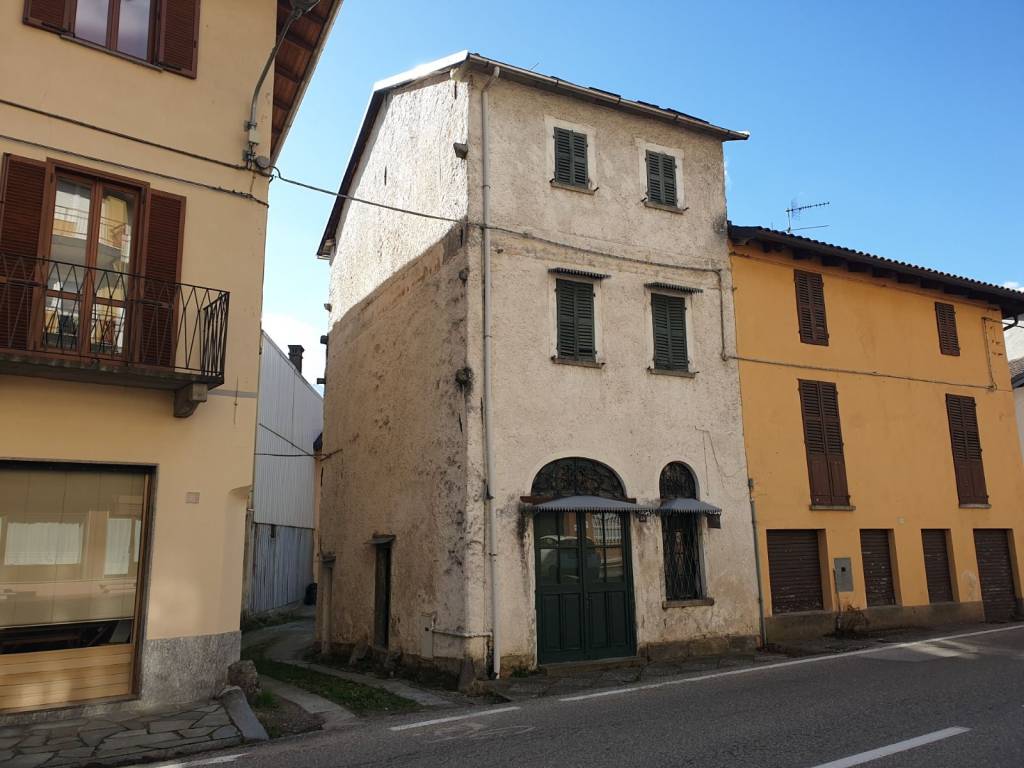 casa indipendente in vendita a Varallo in zona Roccapietra