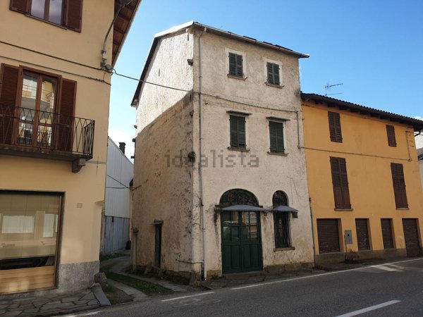 casa indipendente in vendita a Varallo in zona Roccapietra