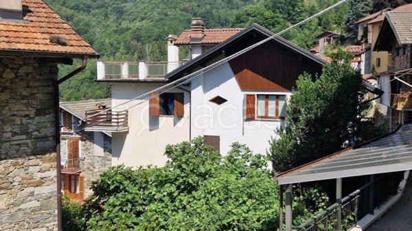 casa indipendente in vendita a Varallo in zona Sabbia
