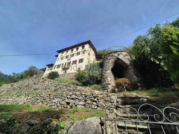 casa indipendente in vendita a Varallo in zona Crevola