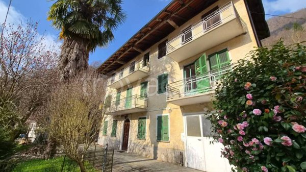 casa indipendente in vendita a Varallo in zona Arboerio