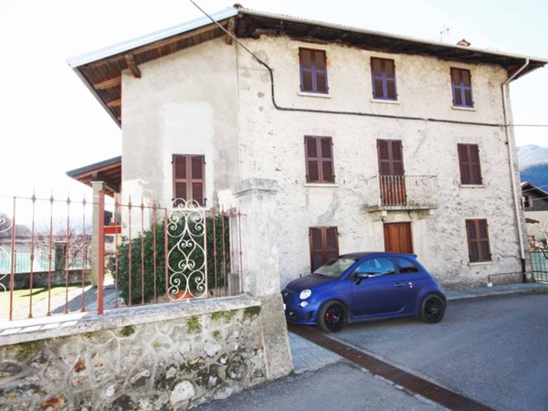 casa indipendente in vendita a Varallo in zona Roccapietra