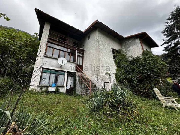 casa indipendente in vendita a Varallo in zona Camasco