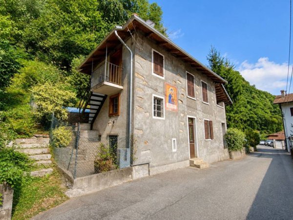 casa indipendente in vendita a Varallo in zona Roccapietra