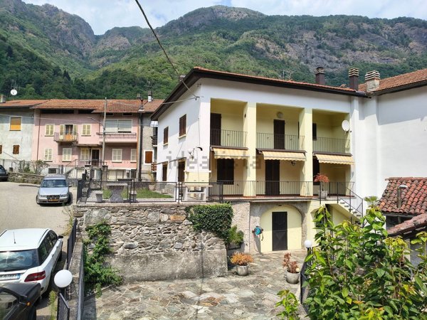 casa semindipendente in vendita a Varallo in zona Valmaggia